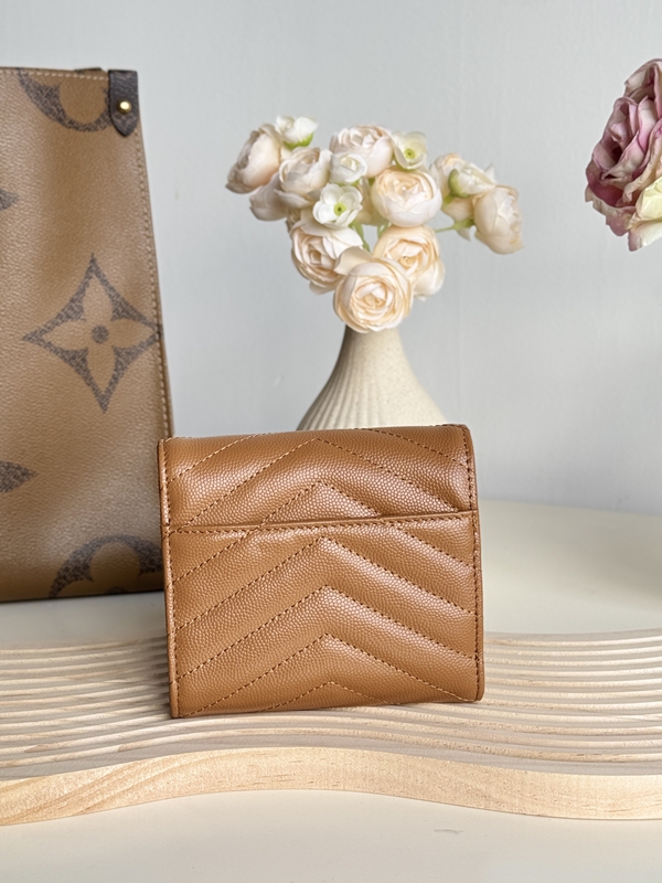 イヴサンローラン財布背面デザイン